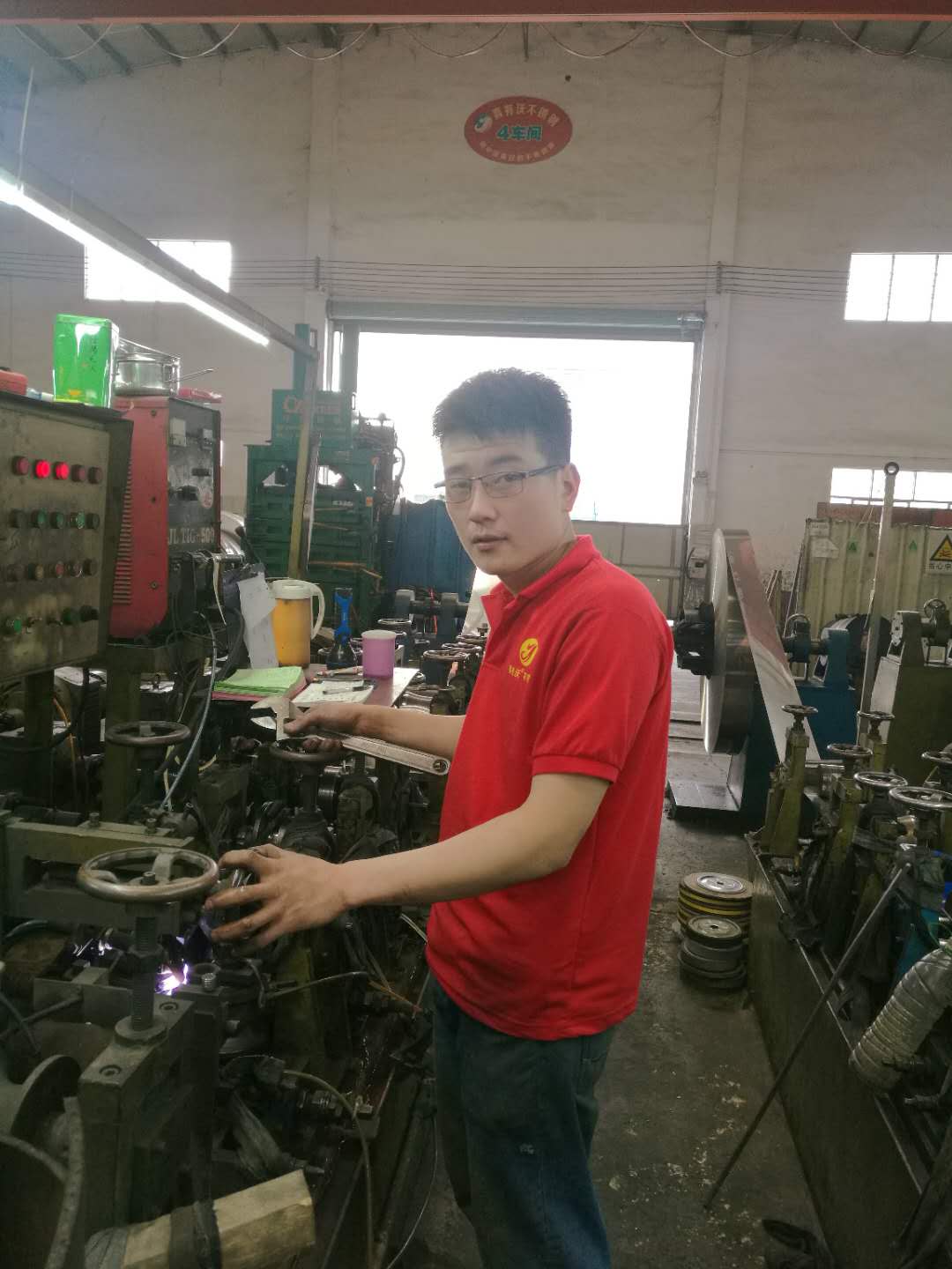 喜有沃<a href='/index.aspx' class='keys' title='點(diǎn)擊查看關(guān)于不銹鋼管廠家的相關(guān)信息' target='_blank'>不銹鋼管廠家</a>制管工趙寶善 喜有沃不銹鋼管廠家制管工趙寶善