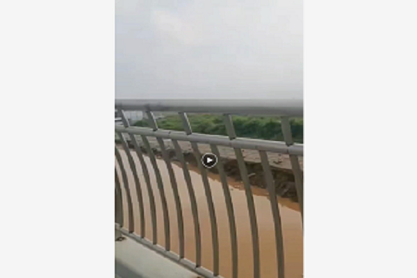 喜有沃鼎湖新區(qū)304不銹鋼管橋梁護(hù)欄項目