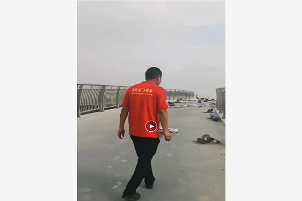 喜有沃鼎湖新區(qū)304不銹鋼管橋梁護(hù)欄項目