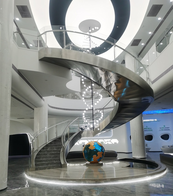 不銹鋼旋轉樓梯全景