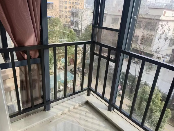 陽臺(tái)不銹鋼護(hù)欄