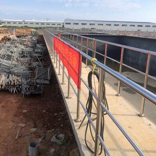 不銹鋼防護(hù)欄