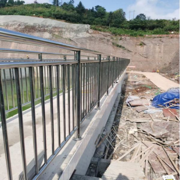 不銹鋼防護(hù)欄